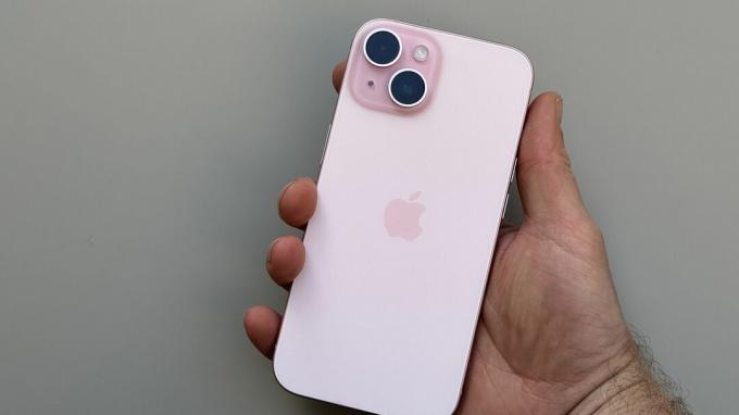 iPhone 15 в розовом цвете, изображение продукта