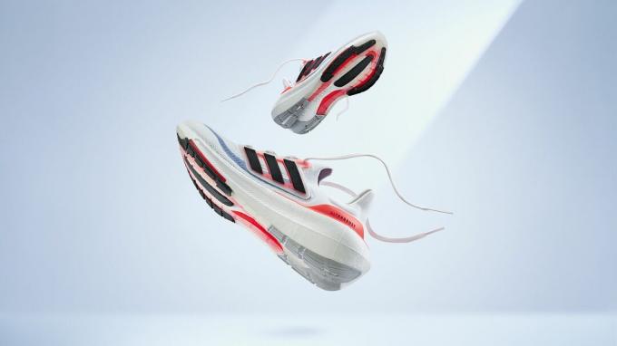 אדידס משיקה נעלי ריצה Ultraboost Light